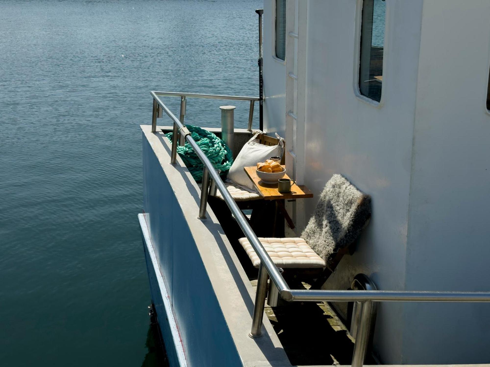 Varra Water - Unique Boat - Bornholm - Fjaelstavn Botel Nexo